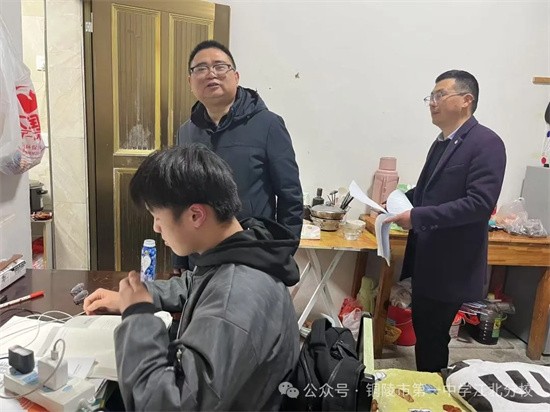 勤查外住生 严筑安全堤 市一中江北分校开启外住学生检查“常效模式”