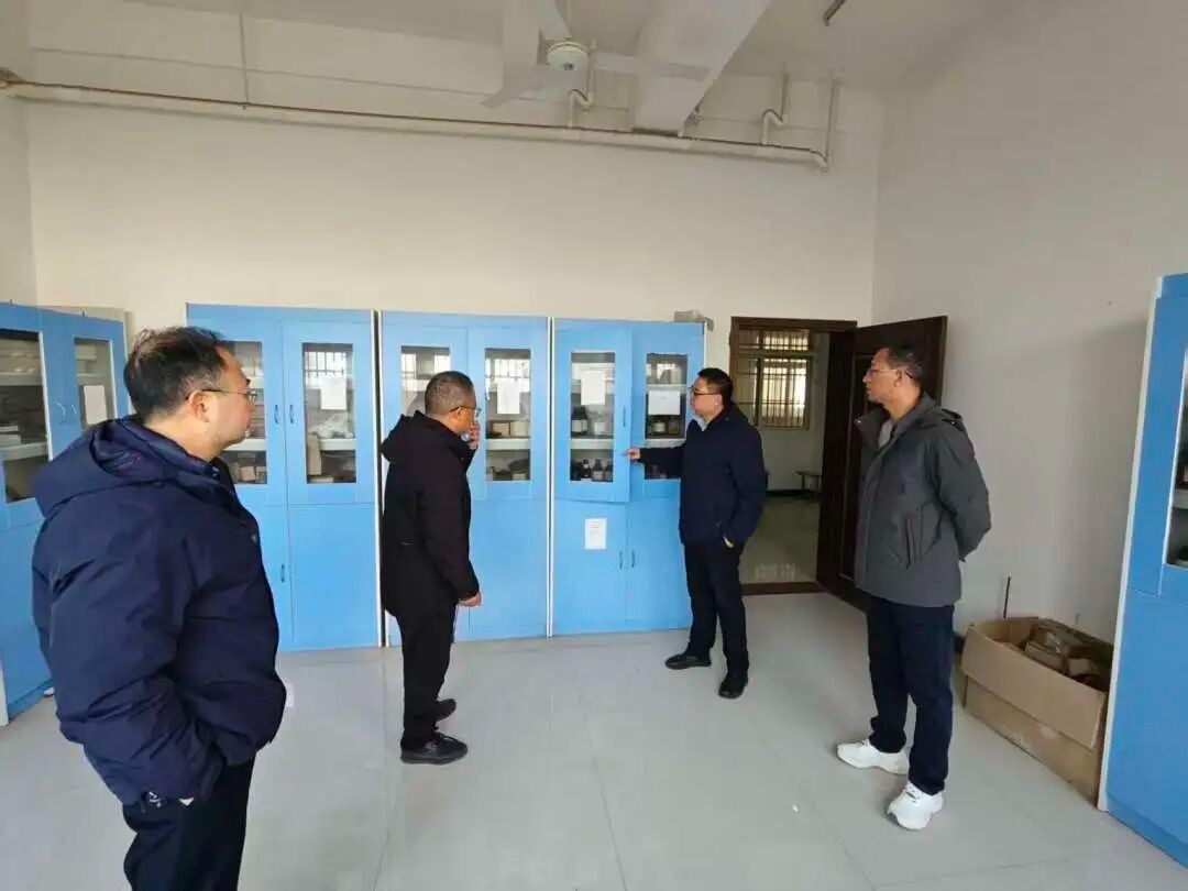 筑牢安全防线 守护育人阵地 我校开展实验室安全自查自纠专项行动