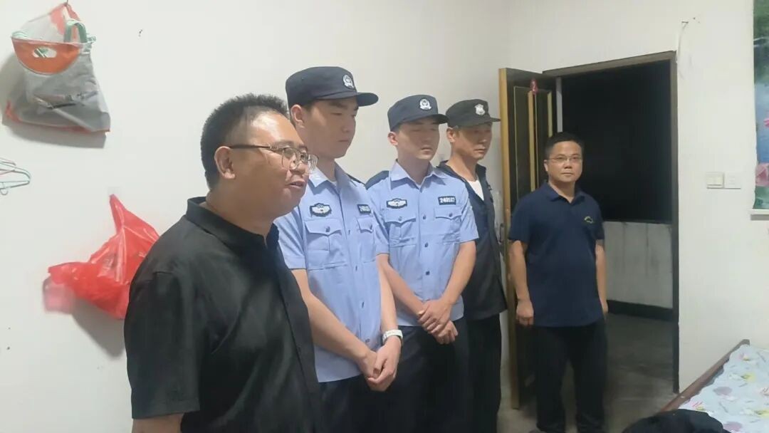 警校联动筑防线 精准排查护平安 我校联合周潭派出所开展校外租住学生专项走访排查行动